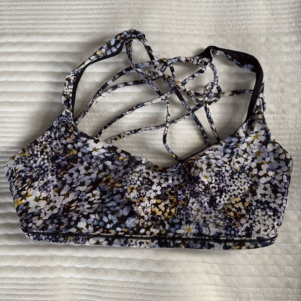 Lululemon sports bra
